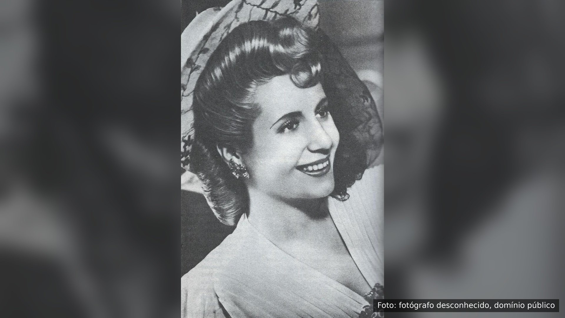 Eva Perón em um retrato publicitário, por volta de 1943