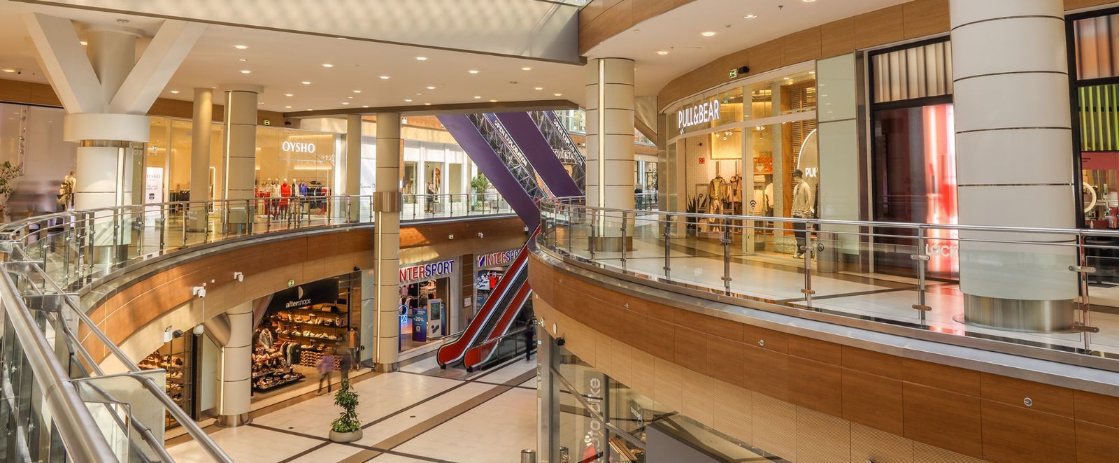 The Mall Athens, andares de lojas sob o mesmo teto